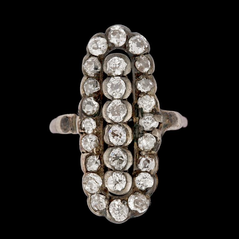 An antique cut diamond ring, tot. app. 1.50 ct.