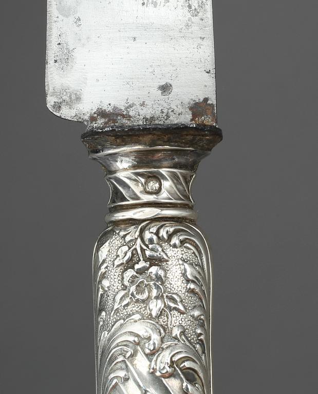 SKINKBESTICK, 2 delar, silver, rokokostil, Henri Gabert, Paris, Frankrike, 1800-talets andra hälft. Tot ca 229 g.