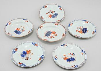 BÄRTALLRIKAR, 6 st, snarlika, porslin, Kina, 1700-tal.