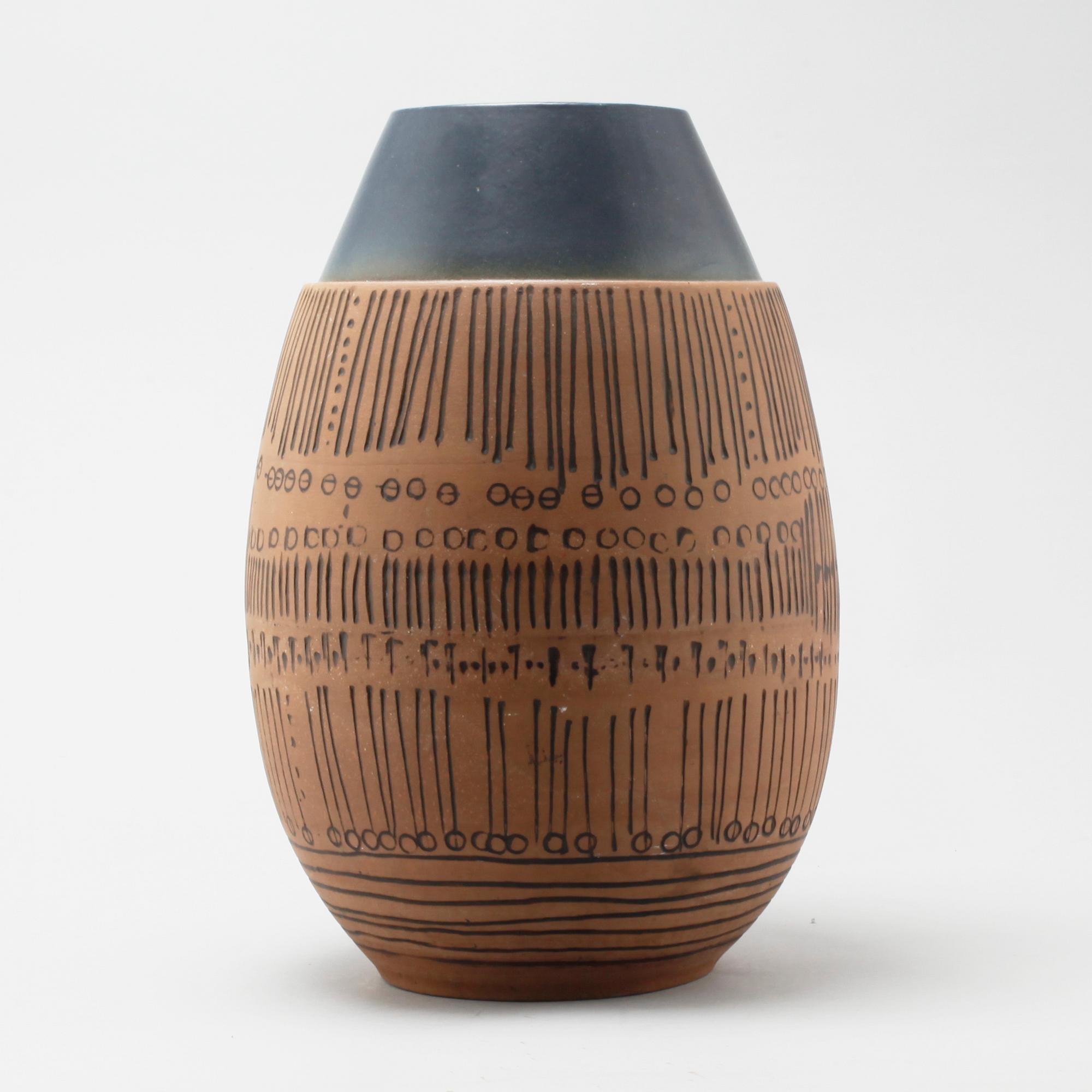 LISA LARSON, vas, stengods, Gustavsberg, omkring 1900-talets mitt.