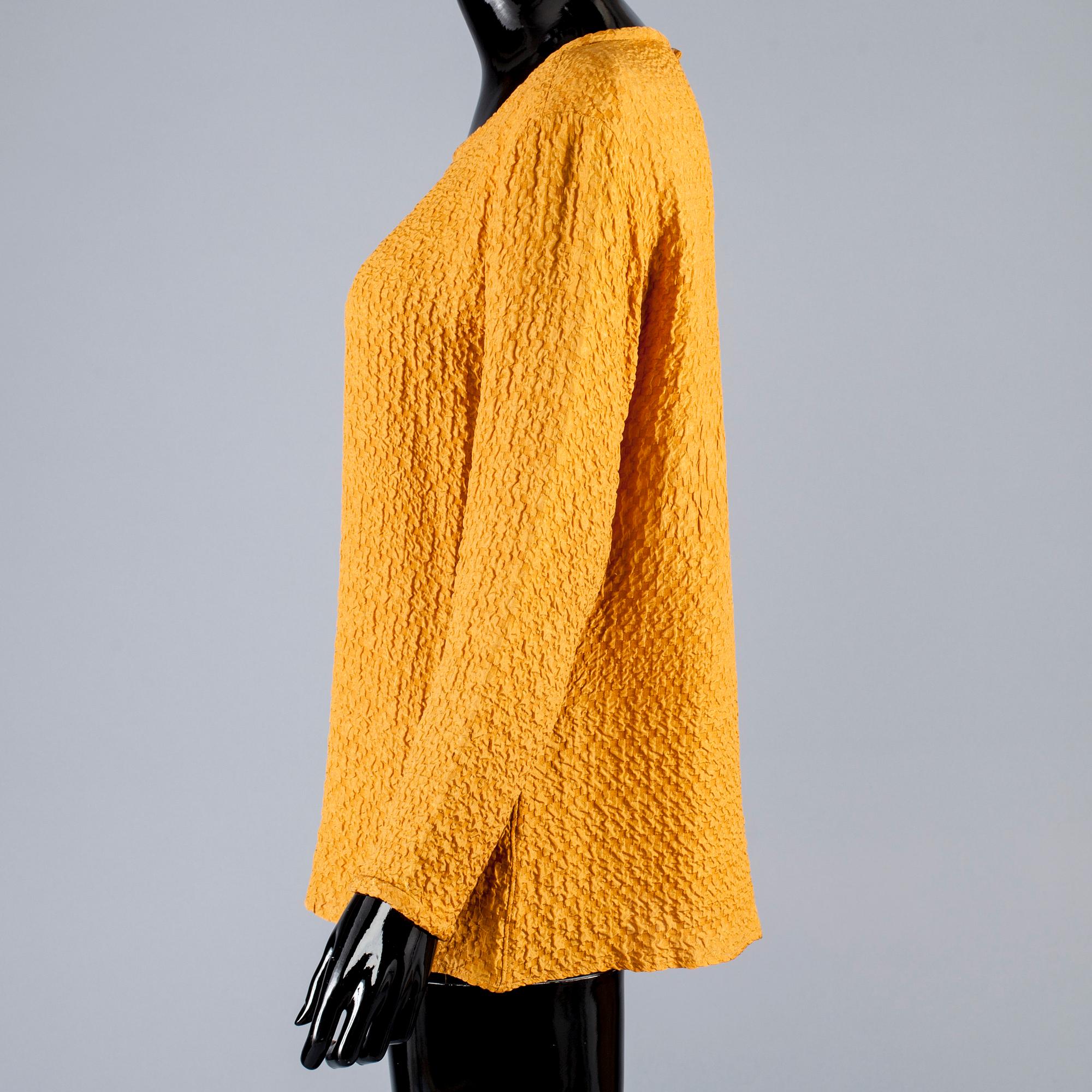 BLUS, Yves Saint Laurent.