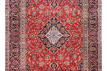 A Kashan carpet, c. 297 x 189 cm.