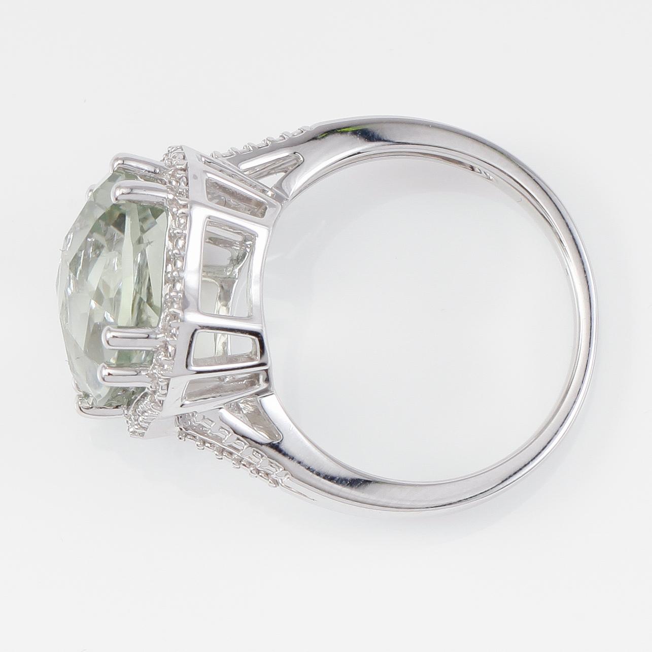 RING, 14K vitguld, mindre diamanter och grön kvarts.