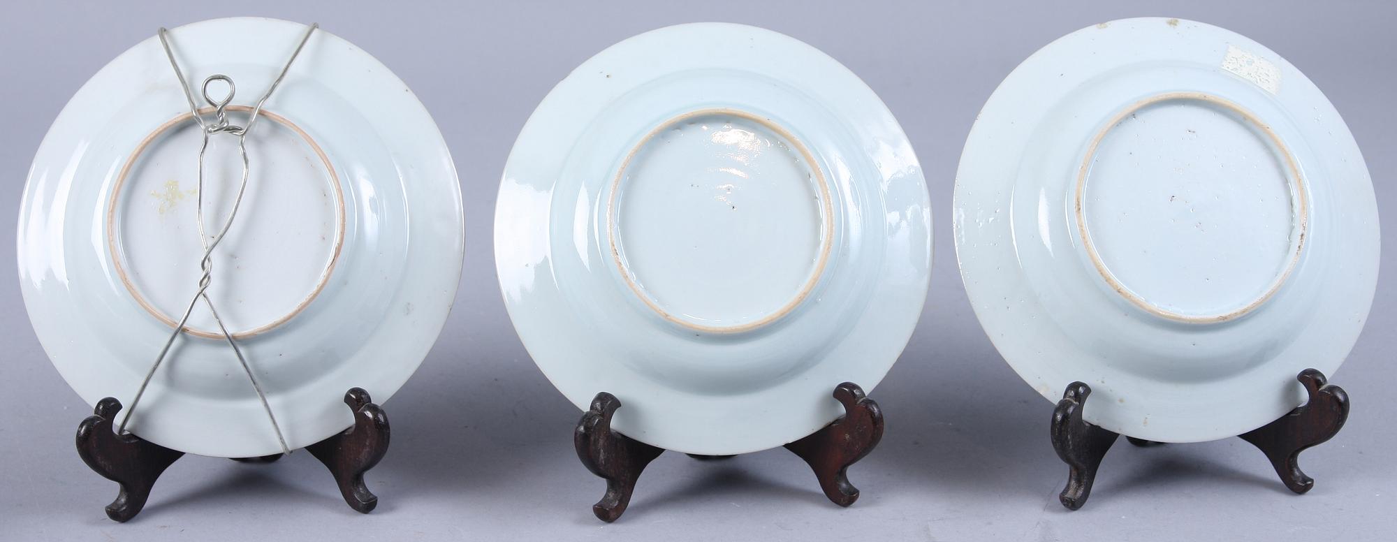 BÄRTALLRIKAR, 6 st samt TALLRIKAR, 2 st, porslin, Kina, 1700/1800-tal.
