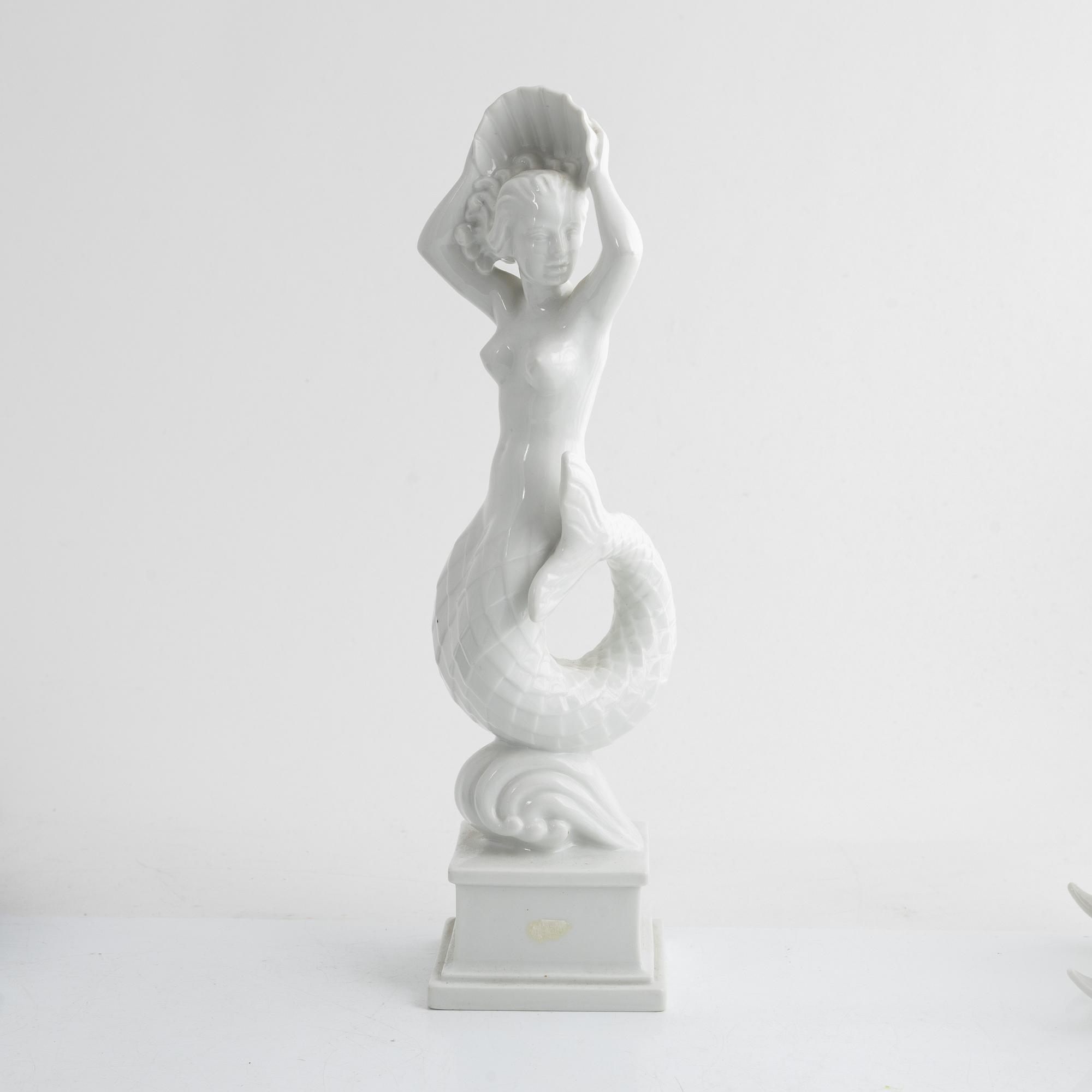 Harlad Salomon, twelve porcelain figuries and three dishes from the series "Skärgårdsdröm", Rörstrand, Sweden.