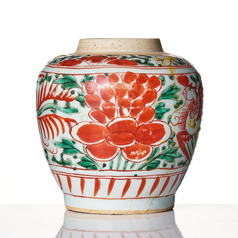 A Transitional wucai jar, 17th Century.