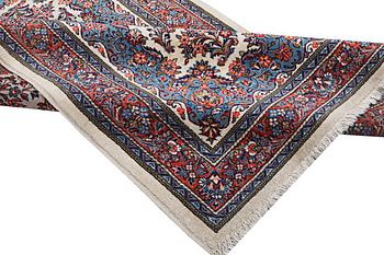 A carpet Sarouk, c. 210 x 137 cm.