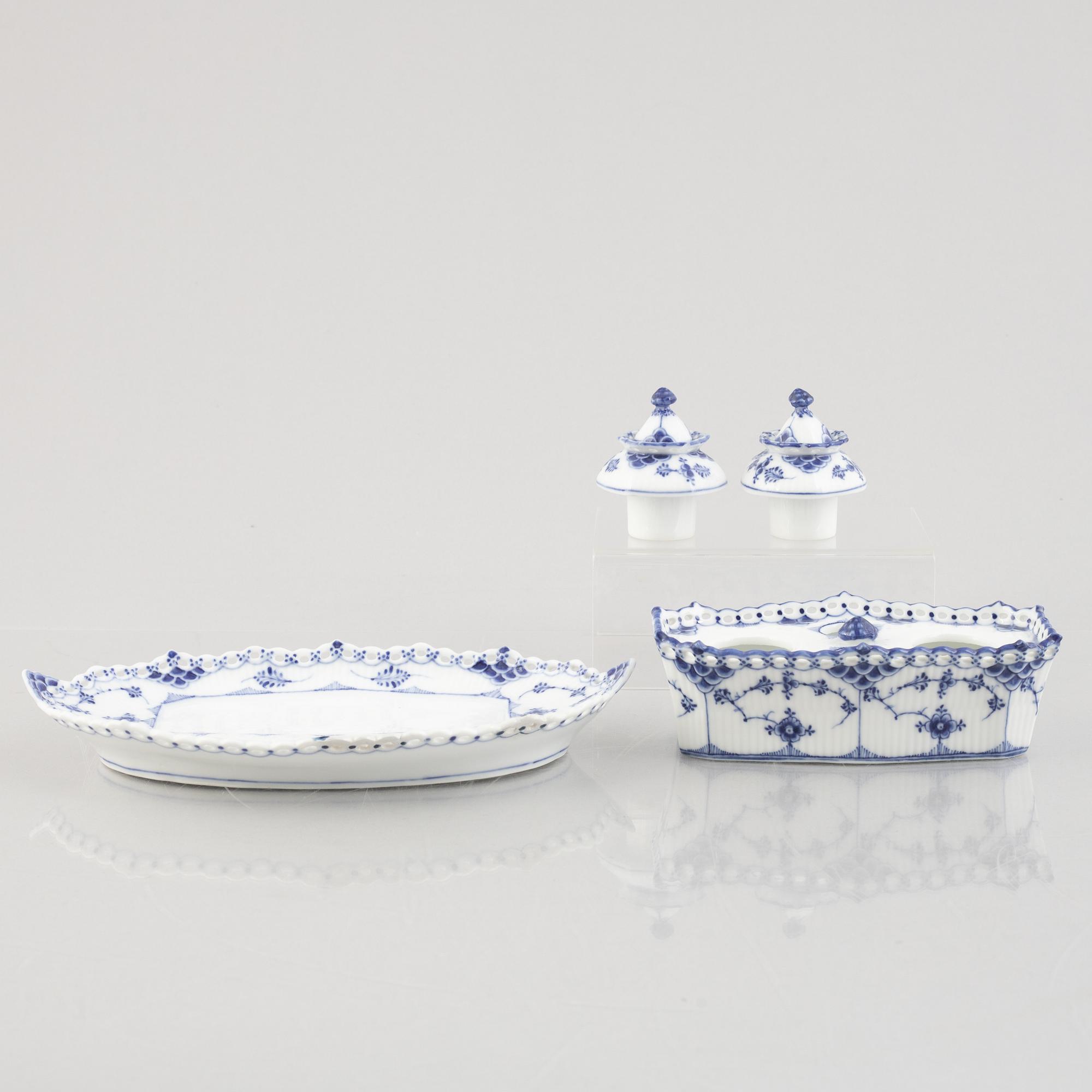 A 'Blue Fluted Full Lace' / 'Musselmalet' porcelain desk set with two inkwells, Royal Copenhagen, model 1063, 1893-1900.