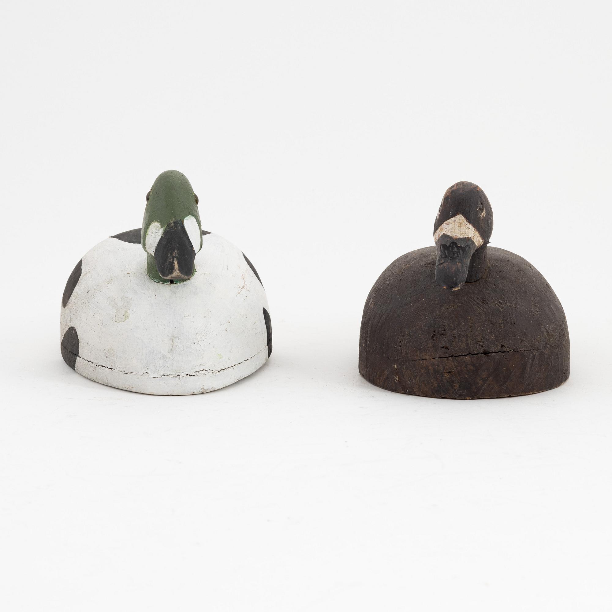 Two wooden decoy ducks, 20th Century.