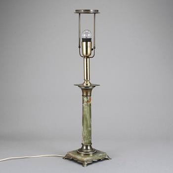 BORDSLAMPA, omkring 1900-talets mitt.