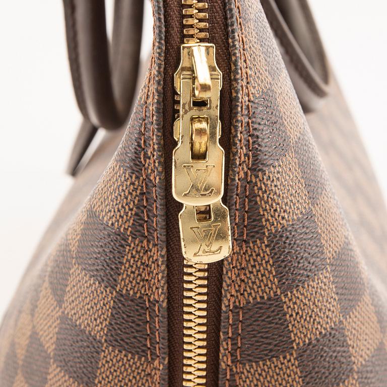 Louis Vuitton,.