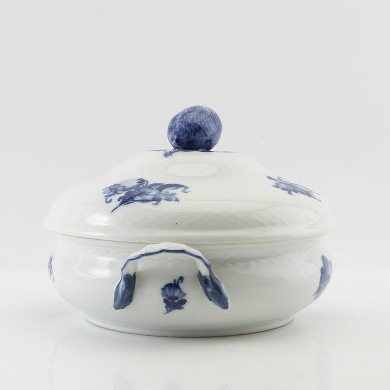 Service approximately 140 pieces "Blue Flower" Royal Copenhagen Denmark 20th century porcelain.