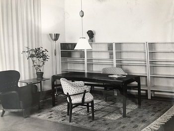 Carl-Axel Acking, golvlampa, för Stockholm stads hantverksförening, formgiven 1939.