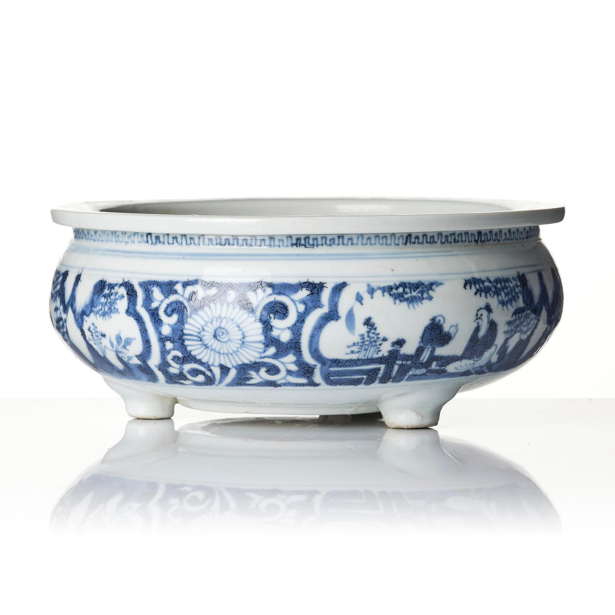 A blue and white tripod censer, 17th century.