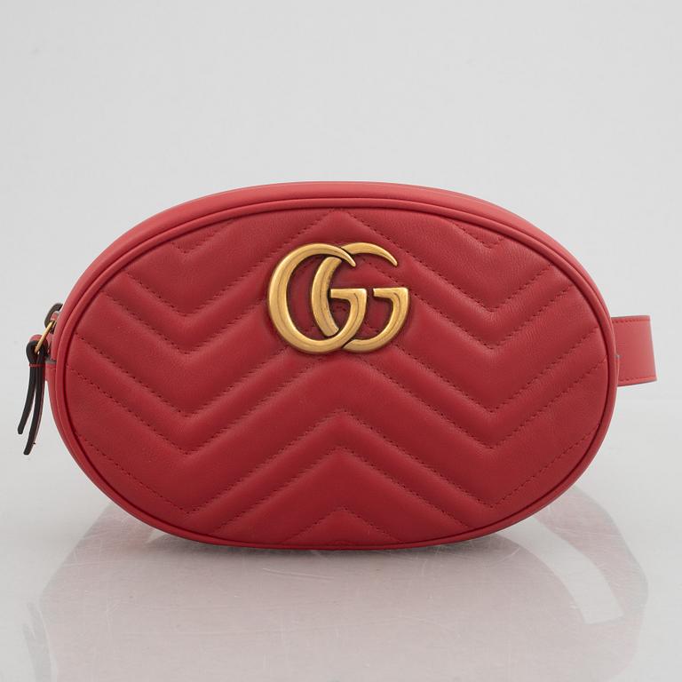 Gucci, a waist bag.