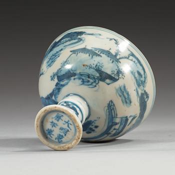 STEMCUP, porslin. Ming dynastin, med Wanli sex karaktärers märke och period (1572-1620).