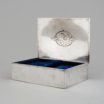 A Swedish Art Nouveau silver jewelry box, the lid with floral motif, maker's mark GAB, Stockholm 1925.