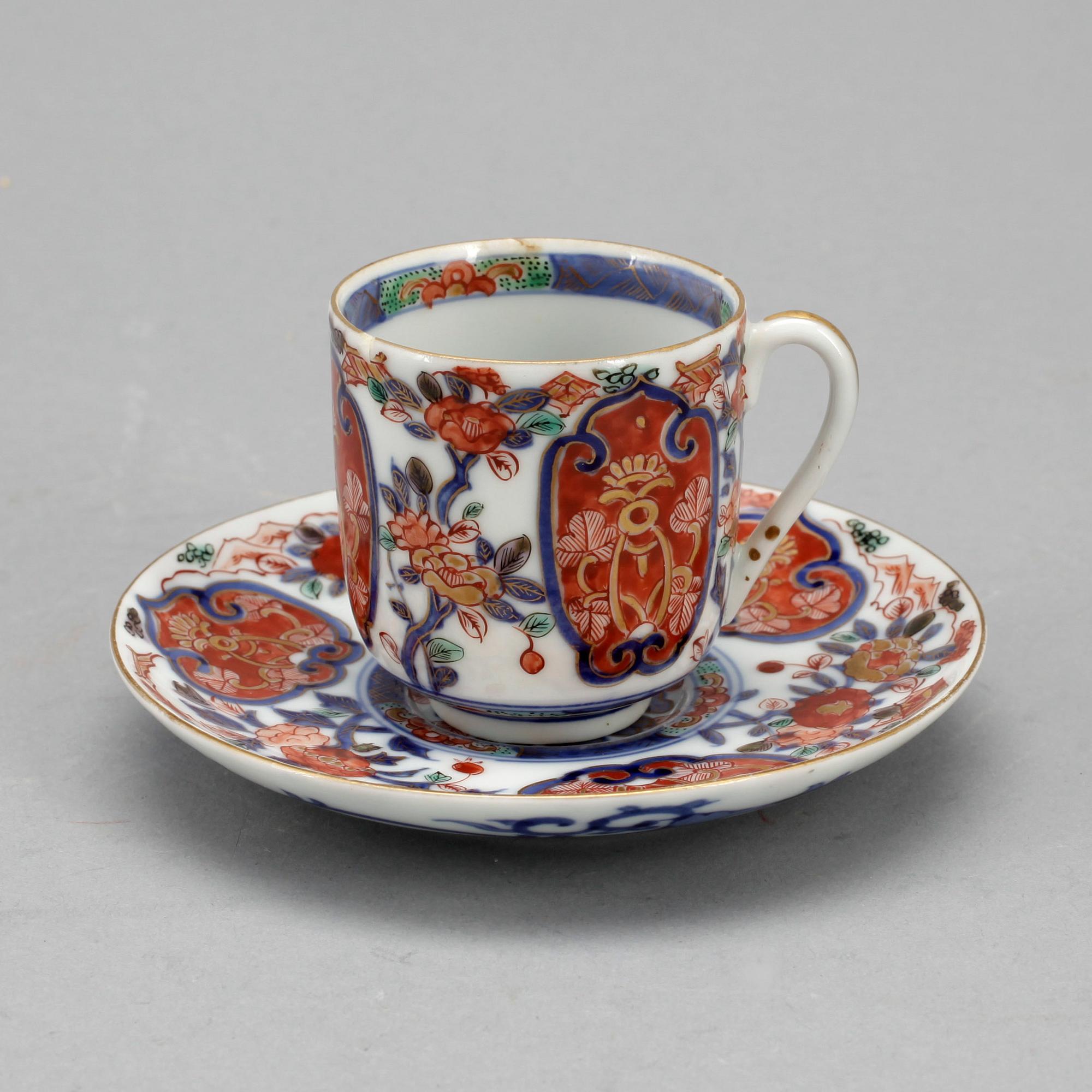 KAFFEKOPPAR MED FAT, 8 koppar med tolv fat, Kina.