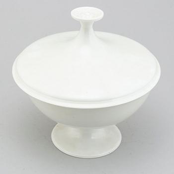 A Berlin tureen with cover, 19th century.