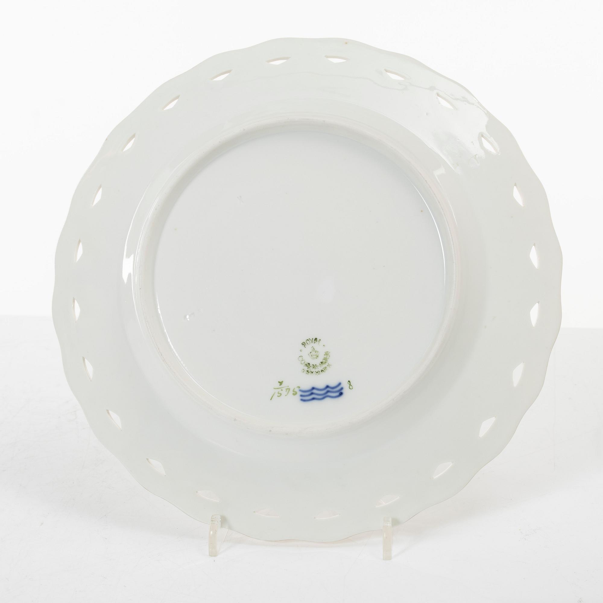 Royal Copenhagen, A pair of lattice bowls with stands and a pair of leaf-shaped dishes, 'Saxon Flower', Denmark, 1923-34.