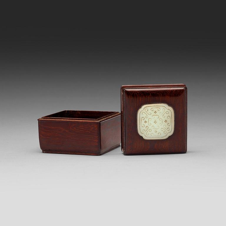 A hardwood box with cover, late Qing dynasty.