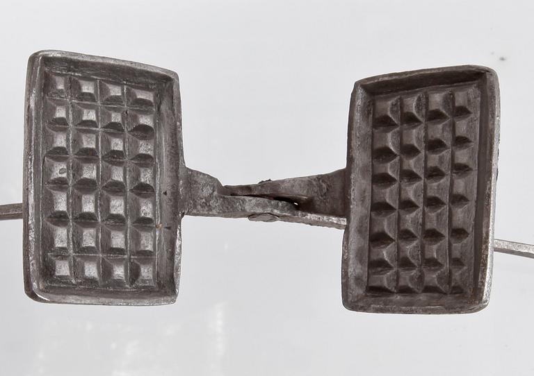 RÅNJÄRN, 2 st, gjutjärn, bland annat 1700/1800-tal.