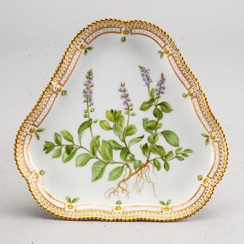 ROYAL COPENHAGEN, a "Flora Danica porcelain plate.