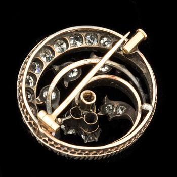 A old- and rose-cut diamond brooch.