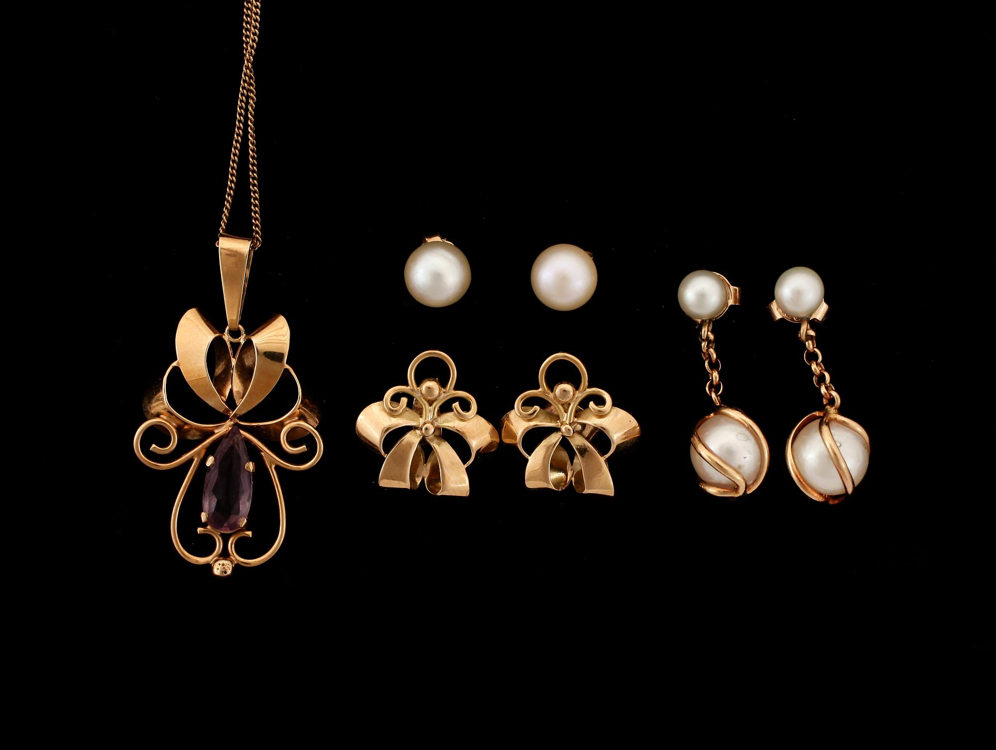 SMYCKEN samt KLOCKOR, 6 delar, 14 k samt 18 k guld. Vikt exklusive armbandsur, ca 12,9 g.