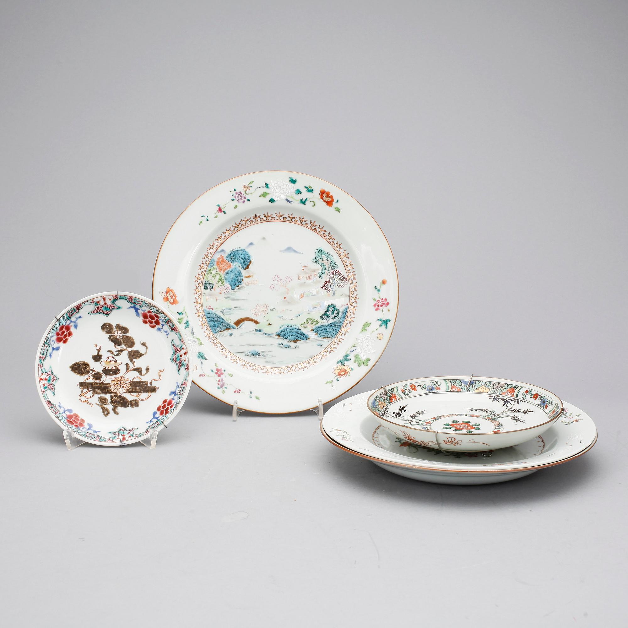 TALLRIKAR,  5 st, porslin Qing dynastin, 1700-tal.