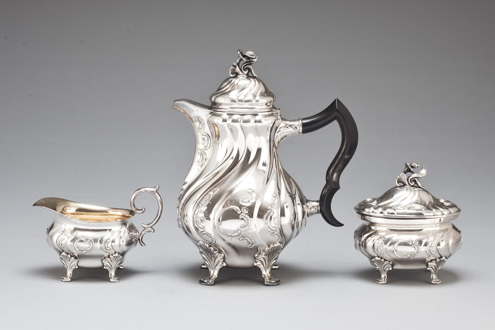 KAFFESERVIS, 3 delar. Silver, rokokostil. 1900-tal.