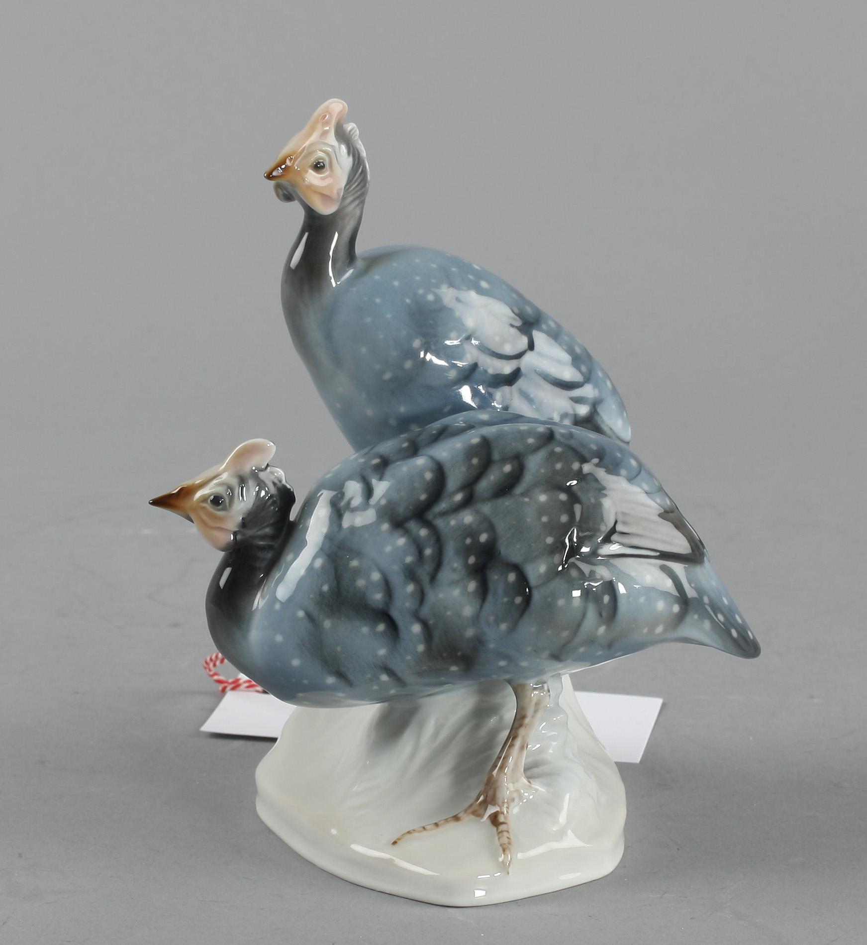 FIGURIN, porslin. Rörstrand, sign Lindström.