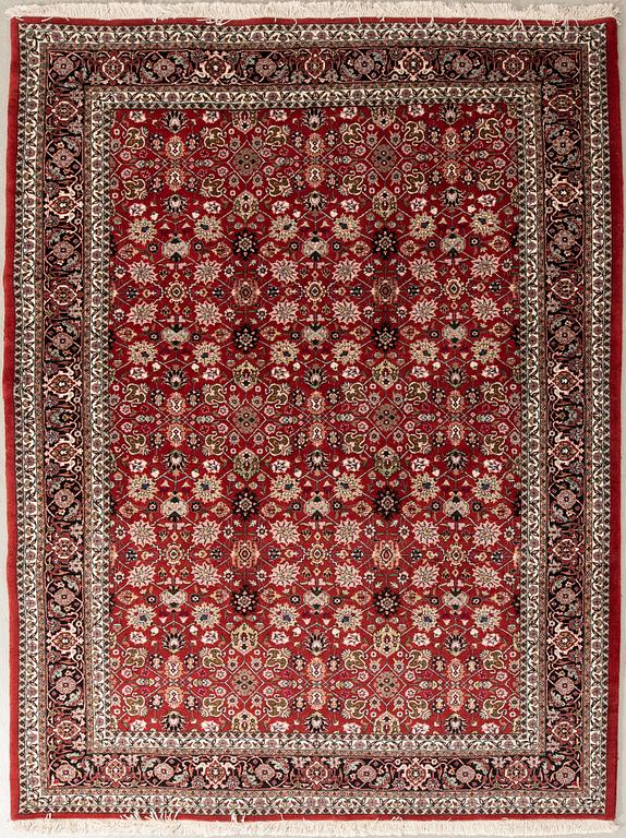 Carpet possibly Bidjar, approx. 248x174 cm.