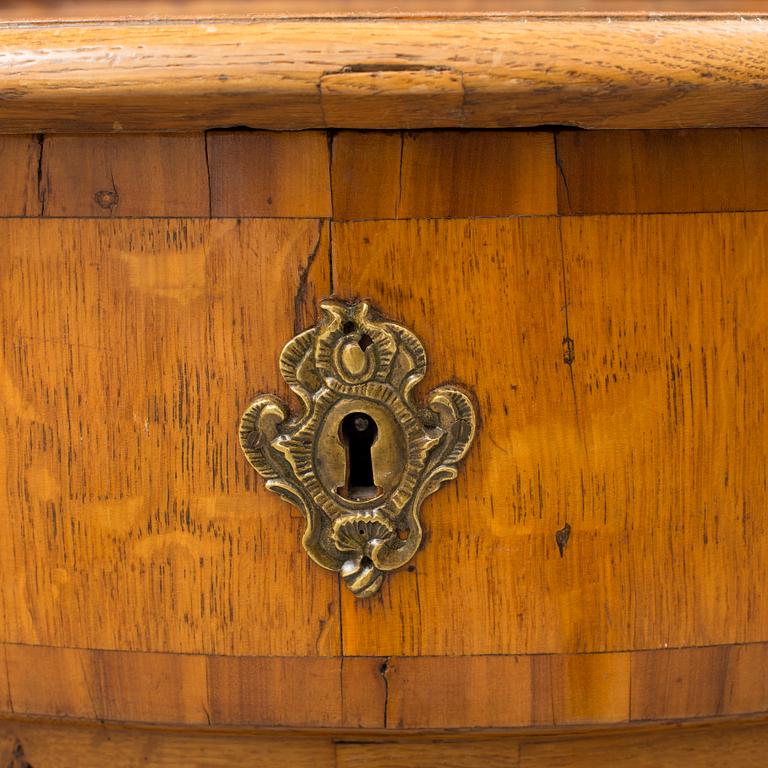 A late baroque chest of drawers.