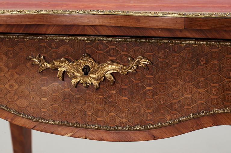 DAMSKRIVBORD, Louis XV-stil, Frankrike, troligen omkring 1900.