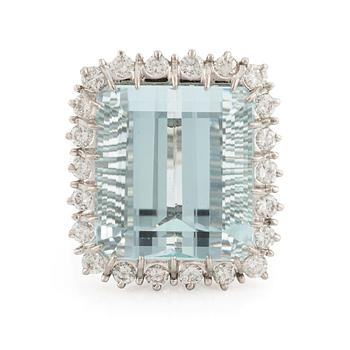 556. An 18K white gold Engelbert ring set with a aquamarine and round brilliant-cut diamonds.