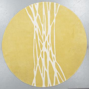 A carpet, "Segments", Barbara Hosak. hand tufted, Kateha, diameter 216 cm.