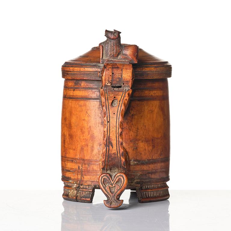 A Norwegian birch peg tankard, circa 1800.