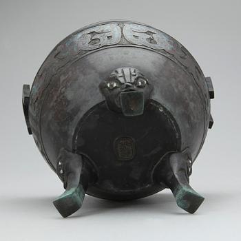 URNA, brons, Sydostasien, 1900-tal.