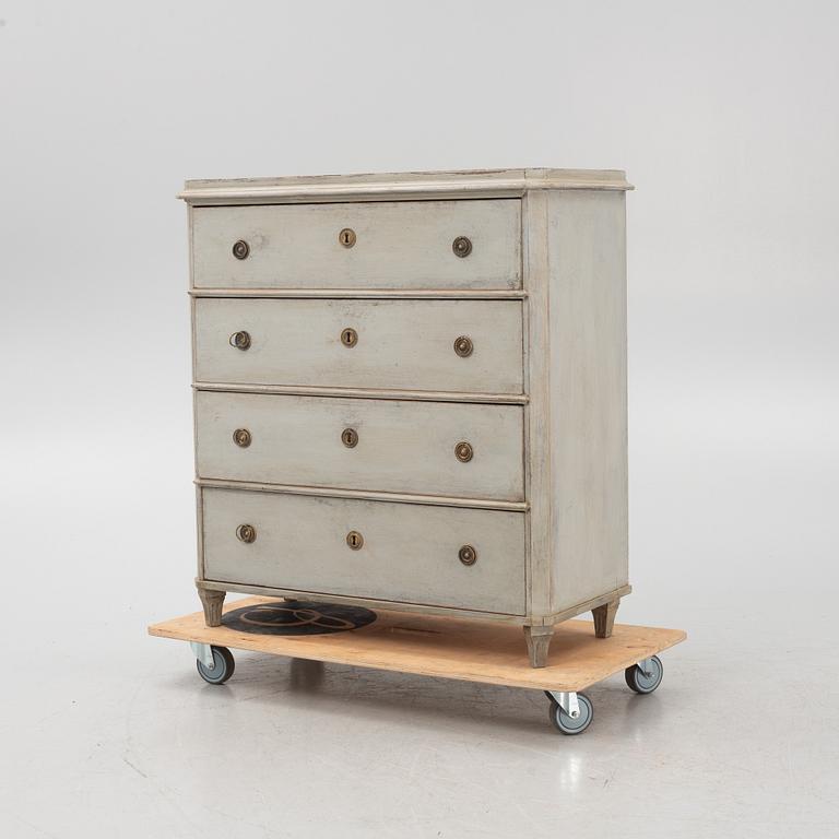 A chest of drawers, 19th Century.