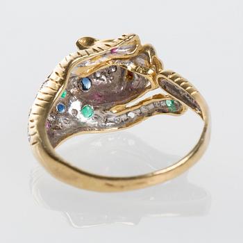 RING, 18K guld med diamanter, safirer samt smaragder.