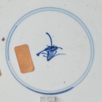 A pair of blue and white 'floral' dishes, Qing dynasty, Kangxi (1662-1722).