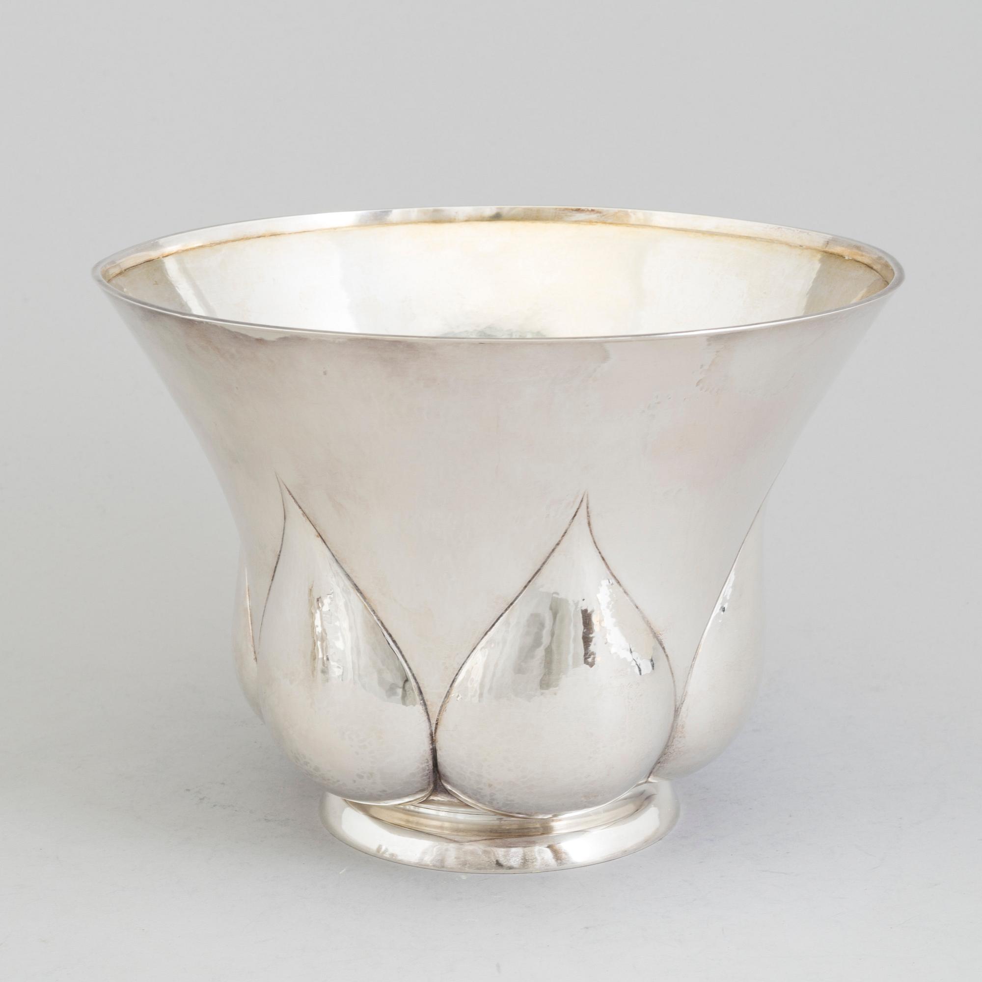 A Swedish Art Nouveau parcel-gilt bowl, maker's mark AB Samuel Pettersson, Linköping 1922.