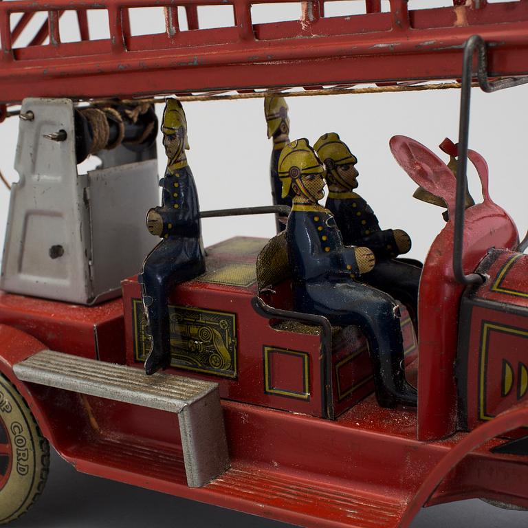 A tinplate Tipp & Co fire truck, Germany, ca 1930.