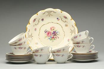 TEKOPPAR med FAT, 10 delar, porslin, "Swedish grace", Louise Adelborg, Rörstrand samt KAKFAT, porslin, Rosenthal.