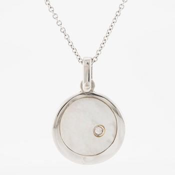 Hänge med kedja, 18K vitguld med pärlemor och briljantslipad diamant.