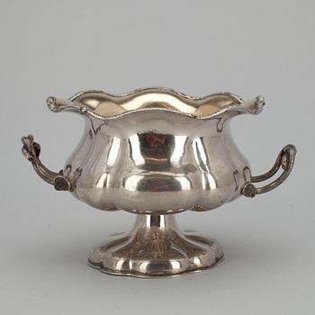 SOCKERSKÅL, silver 13L. Gustav Adolf Strömbäck, Helsingfors 1863. Vikt 322 g.