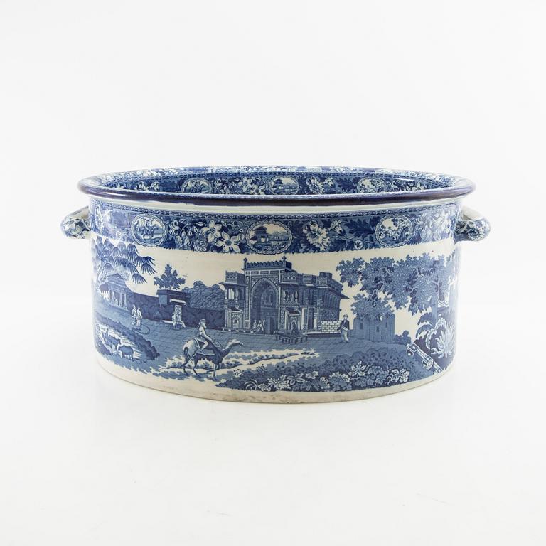 Jardinière England early 20th century porcelain.