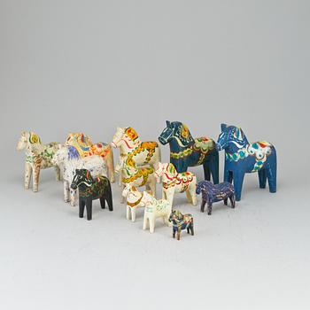 13 Dala horses.