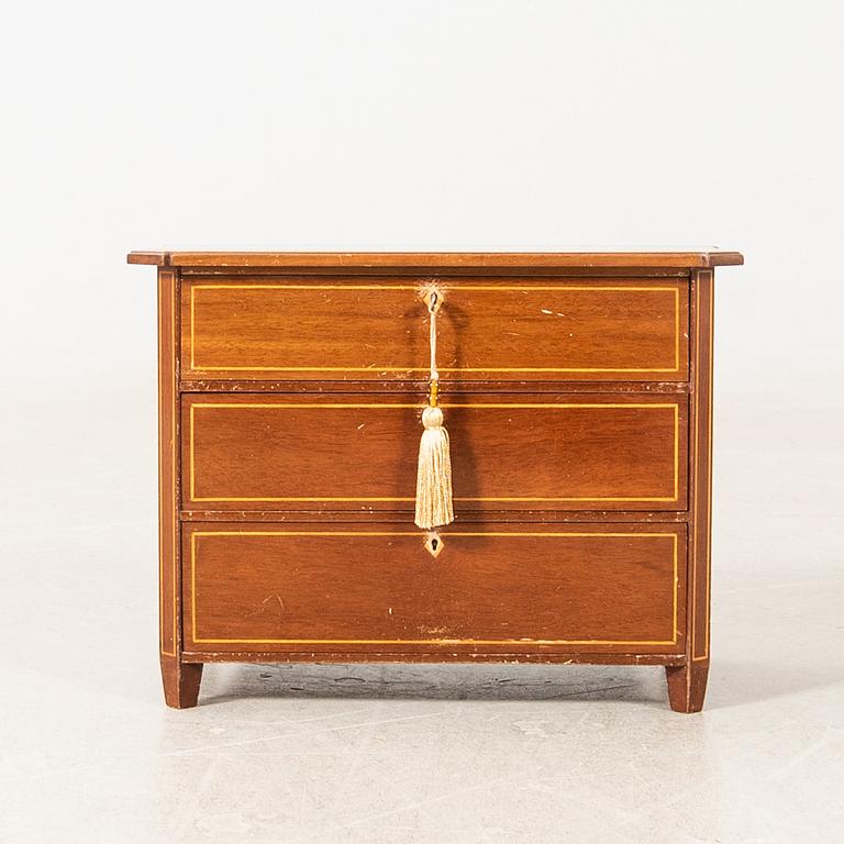 Miniature chest of drawers, early 20th century.